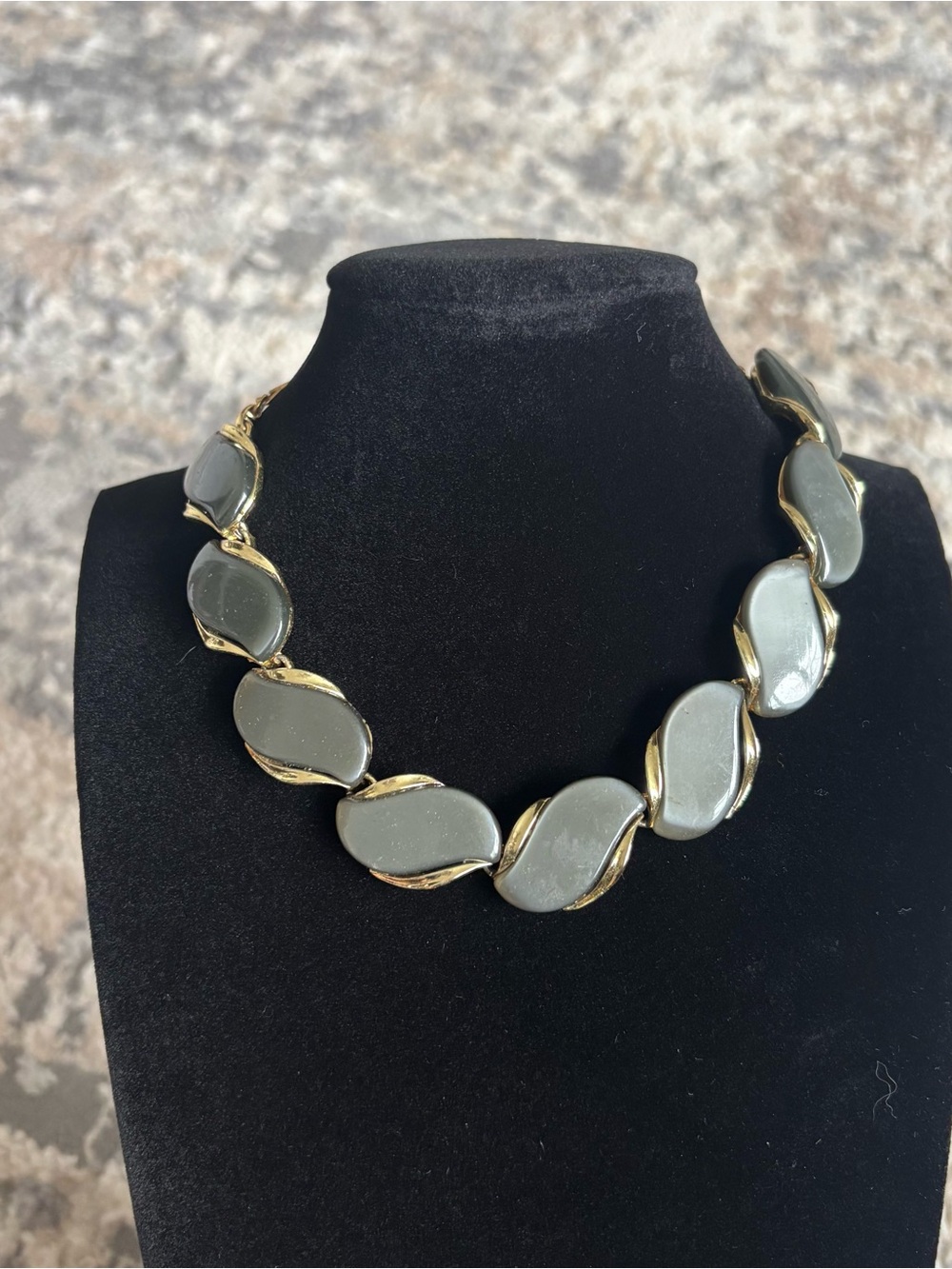 Gold-Edge Green Chunky Sculpted Link Necklace - Women Jewelry